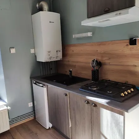 4 Personnes Proche Du Chateau